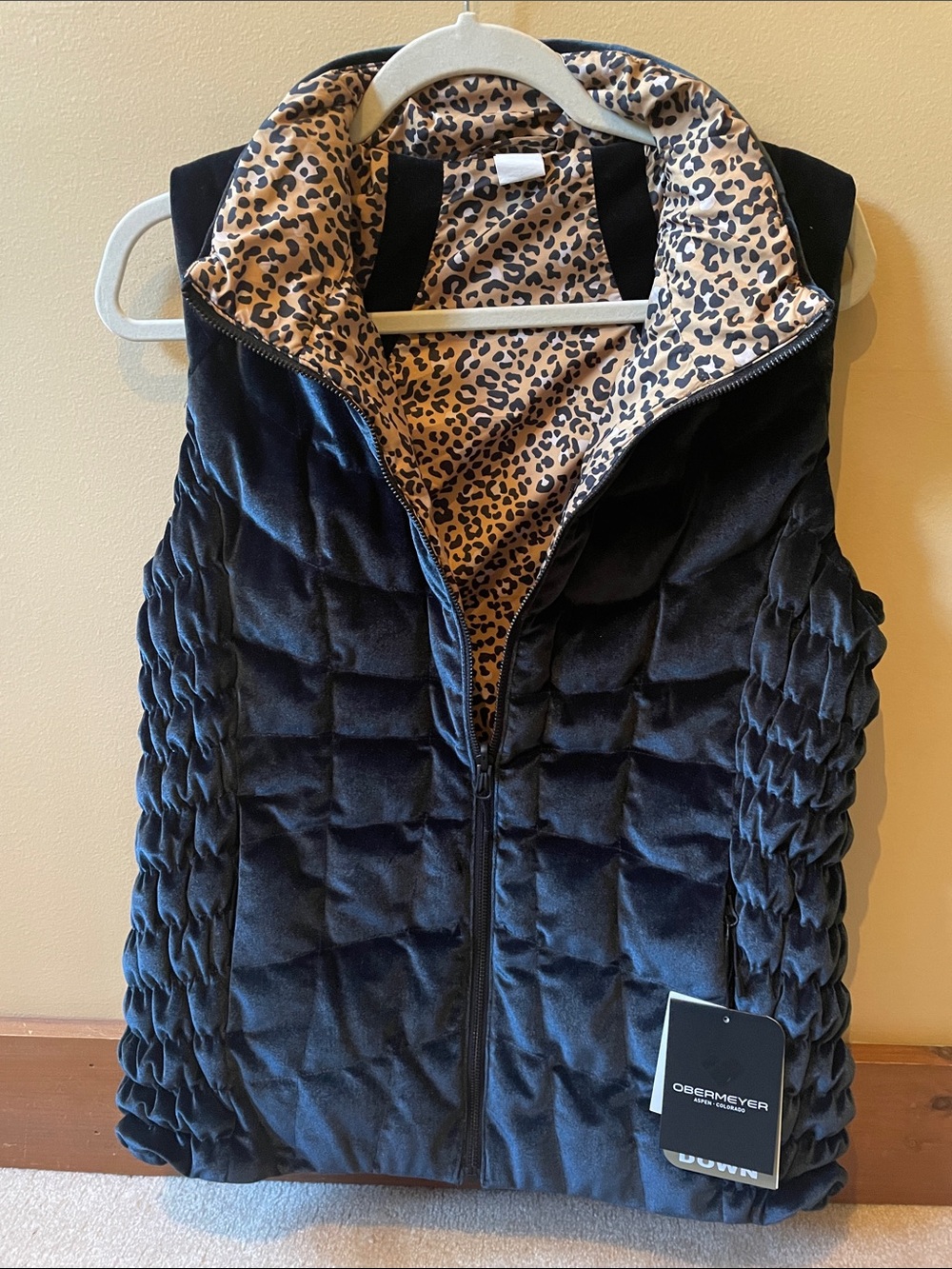 Obermeyer Reversible Midnight Black Quilted Vest with Leopard-Print Lining